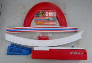 VINTAGE 1970S MATCHBOX SUPERFAST STREAKER RACE TRACK AND ACCESSORIES