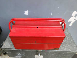 Hand tool box