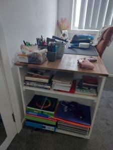 Large Wodd Desk with 1 shelf