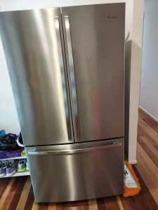 Westinghouse 605L fridge/freezer