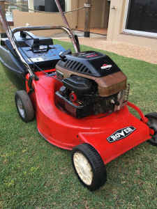 Rover 4 Stroke Lawnmower. Good Working Condition