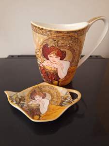 Alphonse Mucha mug and teabag holder 