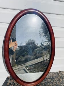 Mahogany frame oval mirror in excellent condition, 78*52cm