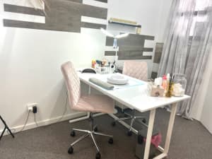 Beauty professional room for rent in studio