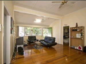 Furnished room close to Chermside, share with Indian student