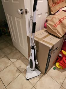 Steam mop with replacement pads