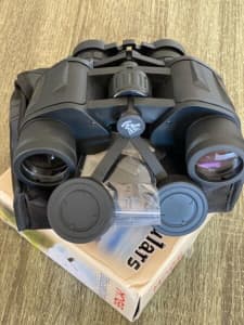 BINOCULARS 8 x 40 HIGH DEFINITION WITH CASE & ACCESSORIES NEW
