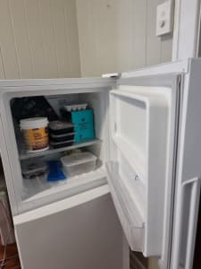 Kelvinator 211L Top Mount fridge/freezer