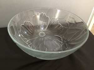Glass Flower Pattern Embossed Bowl.