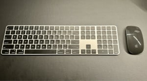 Apple Keyboard with num pad Magic Mouse Black