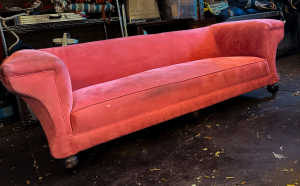 Merry Widow Sofa set