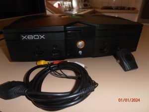Xbox Original Console & Movie Playback Stick 2 cables powers up