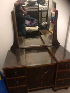 FREE FOR PUp only Dee Why antique Dressing table and set of Drawers