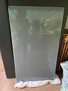 Reinforced glass table top