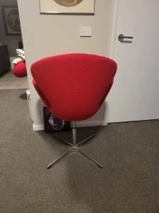 Matt Blatt Arne Jacobsen Swan Chair Replica
