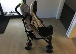 4BABY STROLLER HARDLY USED IN VGC FOLDING OFFER