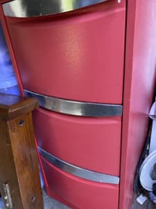 Red 3 drawer filing cabinet in good condition