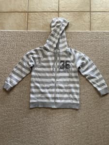 Boys Grey And White Zip Up Hoodie Size 10 LIKE NEW 👕
