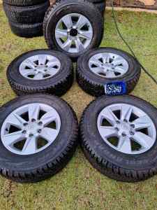 5 x Prado GXL 17 inch alloy rims and nuts and brand new Yokohama tyres