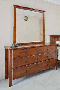 Solid wood six-drawer dresser chest of drawers with mirror