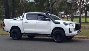 2021 Toyota Hilux SR5 (4x4) 6 speed Manual Double Cab