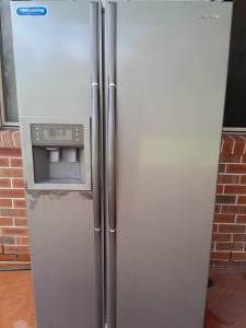 Samsung side by side fridge freezer water and ice dispenser