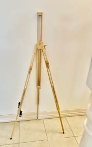 EASEL WOODEN STAND