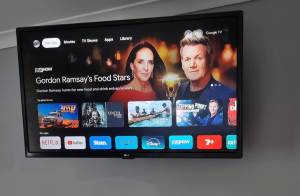 TV LG 32 LED commercial lite integrated HDTV with Google Chromecast