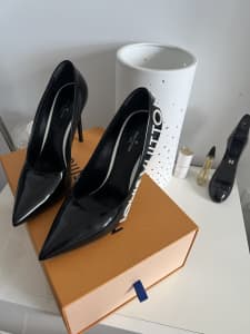 Louis Vuitton black pumps