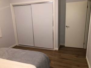 1 v big room available for rent, 2 minutes to Cobblebank train station