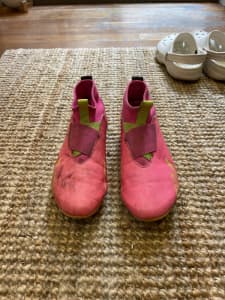 Nike Soccer boots - kids size 5Y