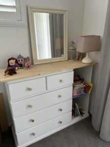 Cute drawer chest for kids bedroom 