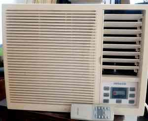 Heller wall/window AC - with remote 