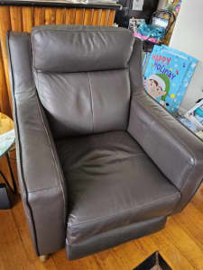 Nick Scali Leather electric reclining chair