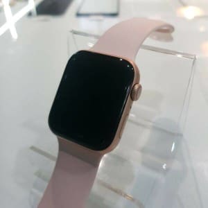APPLE WATCH SERIES 6 44MM CELLULAR ROSE GOLD COMES WITH WARRANTY