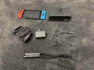 Switch V2 Model + Extra controller + travel case