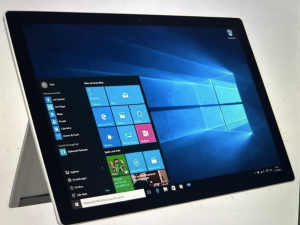 Microsoft - Surface Pro 6 - i5 256GB - Silver (2nd Hand)
