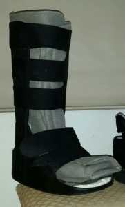Foot Brace Leg Support Shoe / Moon Boot - Mens equivalent Size 9/10