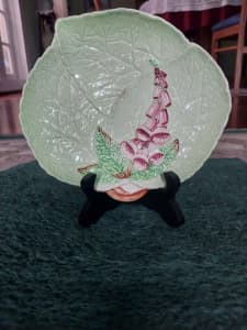 CARLTON WARE MADE IN ENGLAND RARE VINTAGE GREEN FOXGLOVE DISH ON STAND