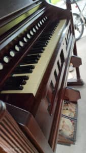 American Harmonium. Reed organ. Estey Chapel model 97