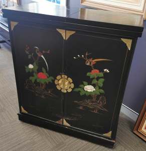 ASIAN BLACK LACQUER CABINET / BAR