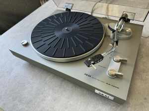 1970s AKAI AP-100c stereo turntable