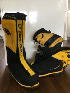 La Sportiva Olympus Mons boots