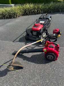 Honda Lawn Mower, Line Trimmer and Blower Garden Package