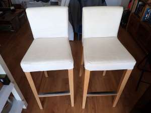 2 x bar stools/counter stools (cream colour), very good condition