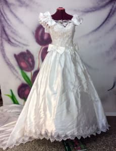 Beautiful wedding dresses/ formal dresses - size 6-10