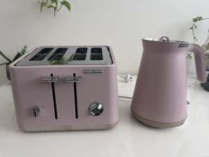 Toaster and kettle pair