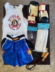 NEW Martial art equipment kit sz L/XL boxing gloves protectors clothes