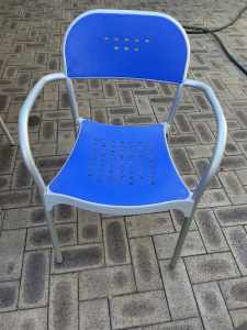 Outdoor 8 stackable blue/aluminium frame chairs