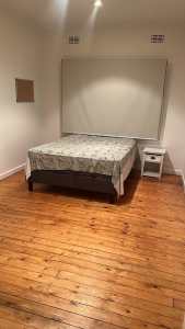 Room for rent in dandenong near plaza boy or girl